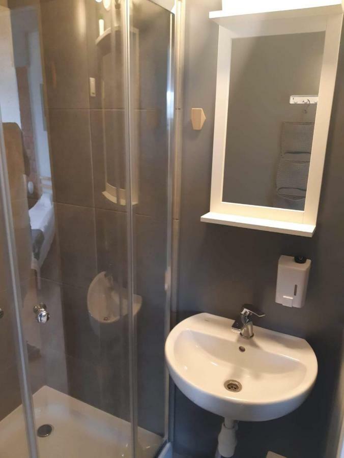 Hostel W5 Познань Экстерьер фото